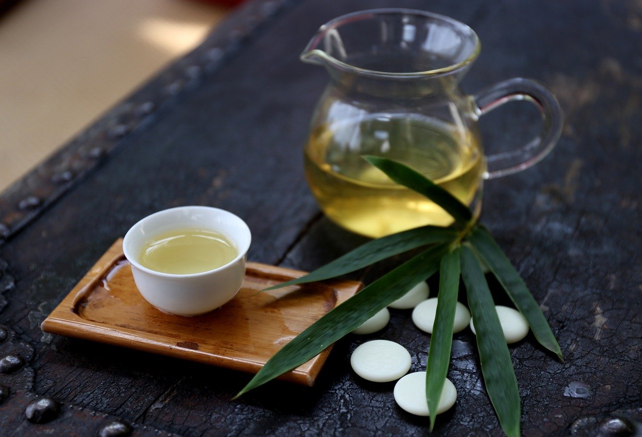 tasting tea, bamboo leaves, go-1579843.jpg